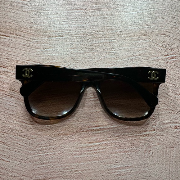 Chanel sunglasses - Picture 8 of 9